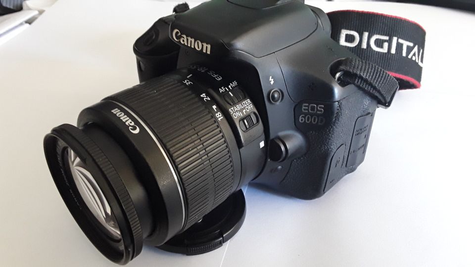 Canon EOS 600D +objektiivi