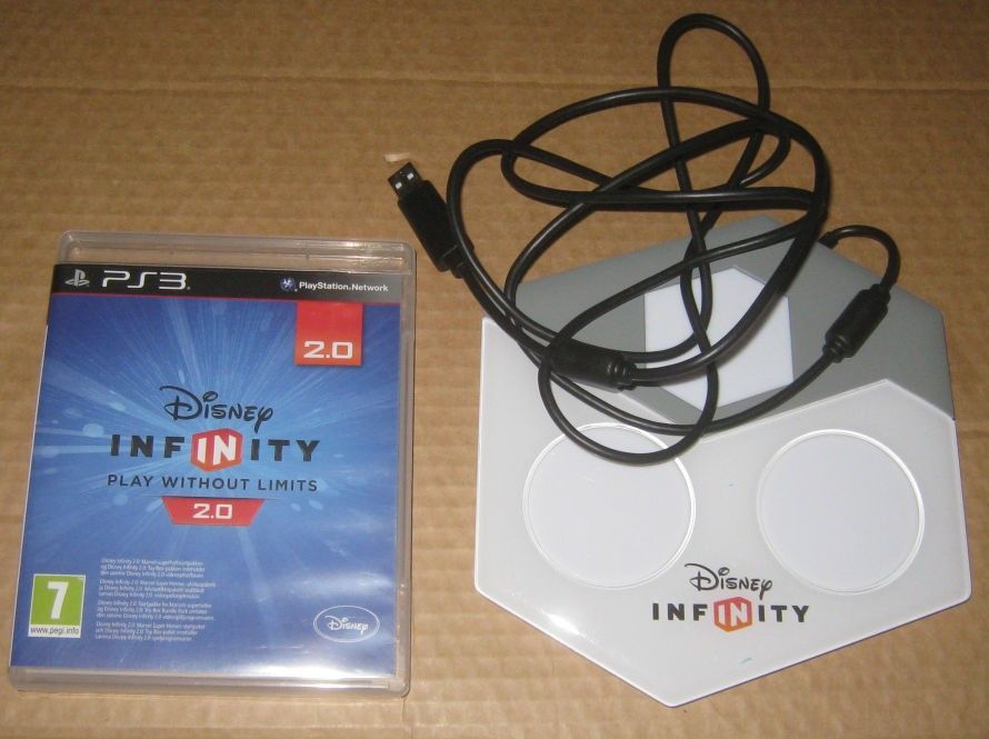 Disney Infinity 2.0 + pelialusta + hahmot (PS3)