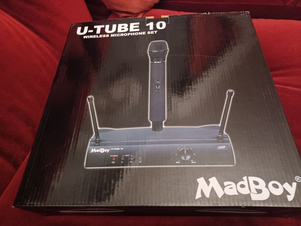MADBOY U-TUBE 10  Karaoke langaton mikrofoni ja vastaanotin