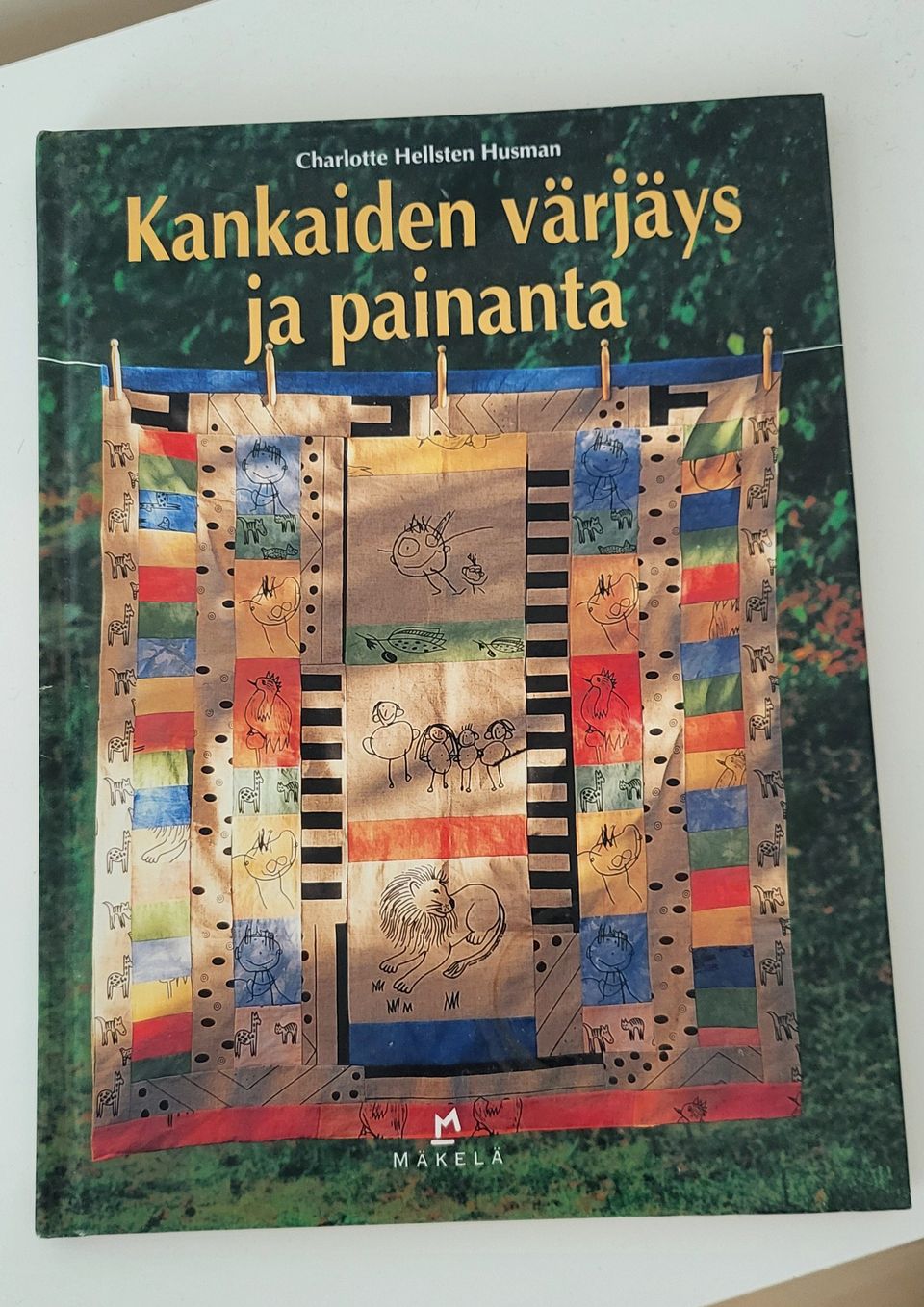 Kankaiden värjäys ja painanta -kirja