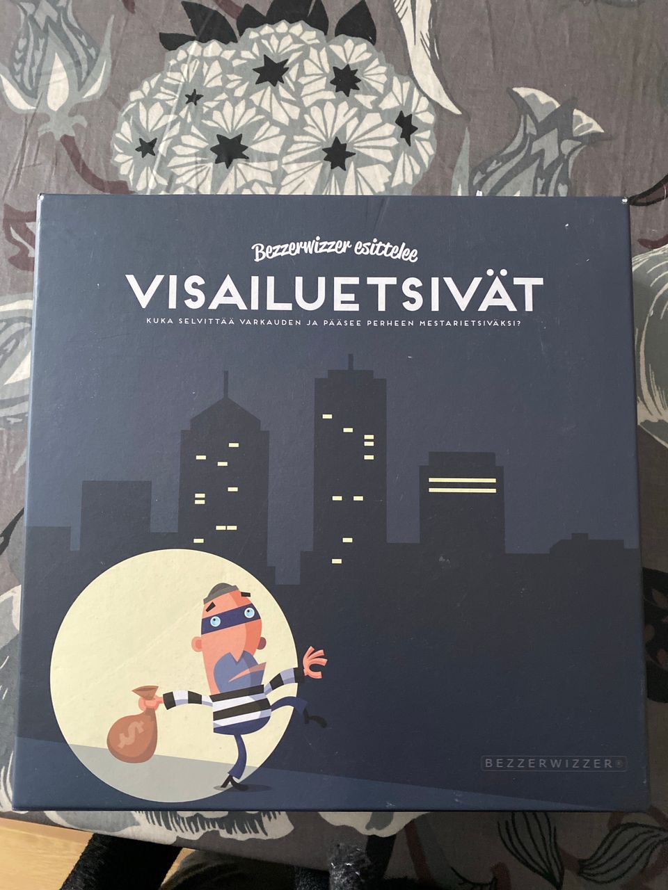 Visailuetsivät lautapeli