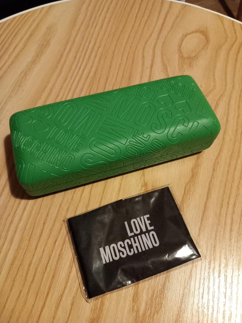 Love Moschino silmälasikotelo vihreä