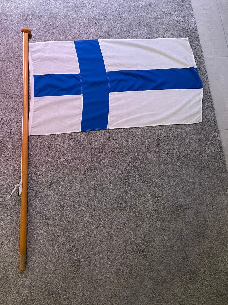 Suomen lippu ja tanko