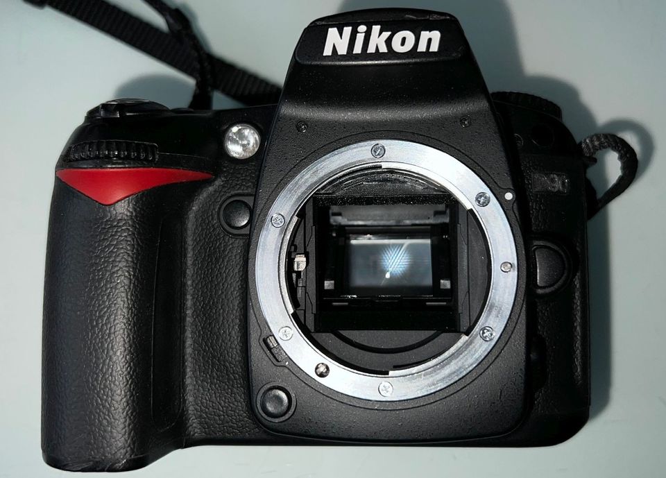 Nikon D90 järjestelmäkamera
