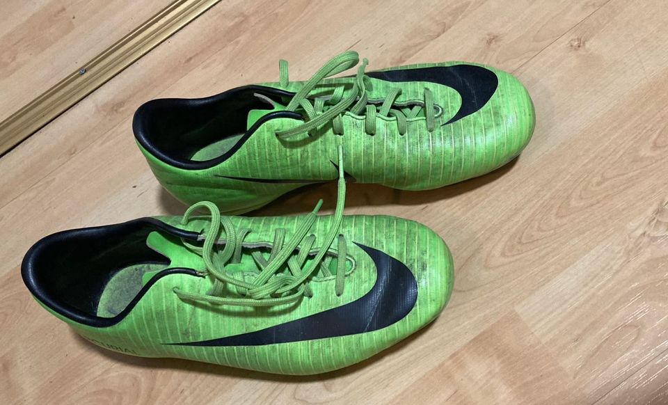 Nike mercurial jalkapallokengät (38)