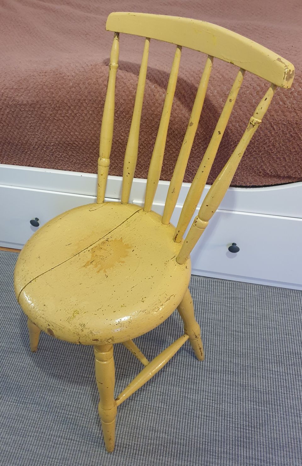 Wanha puinen tuoli