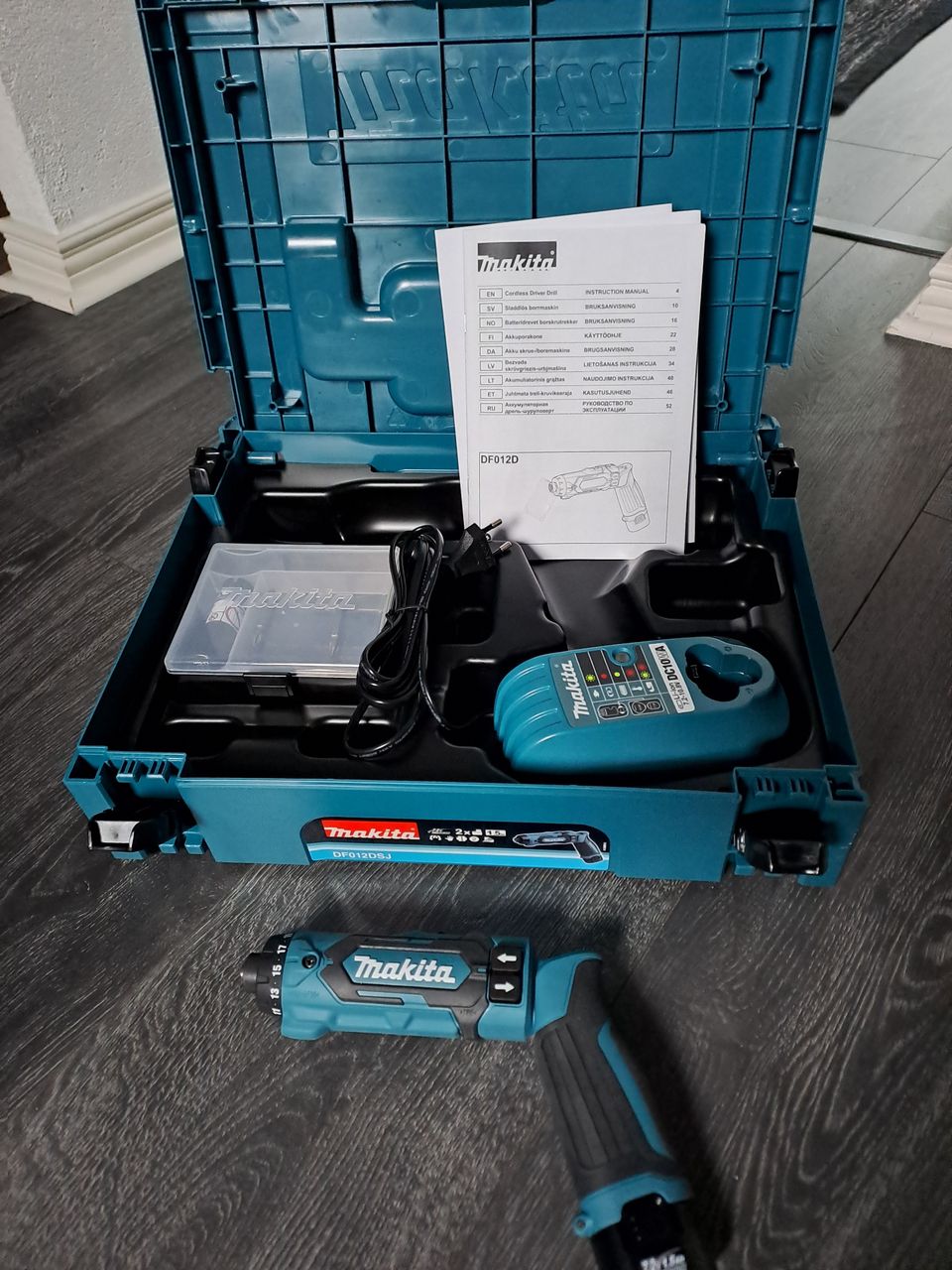 Makita Sauvaväännin  DF012DSJ 7,2V