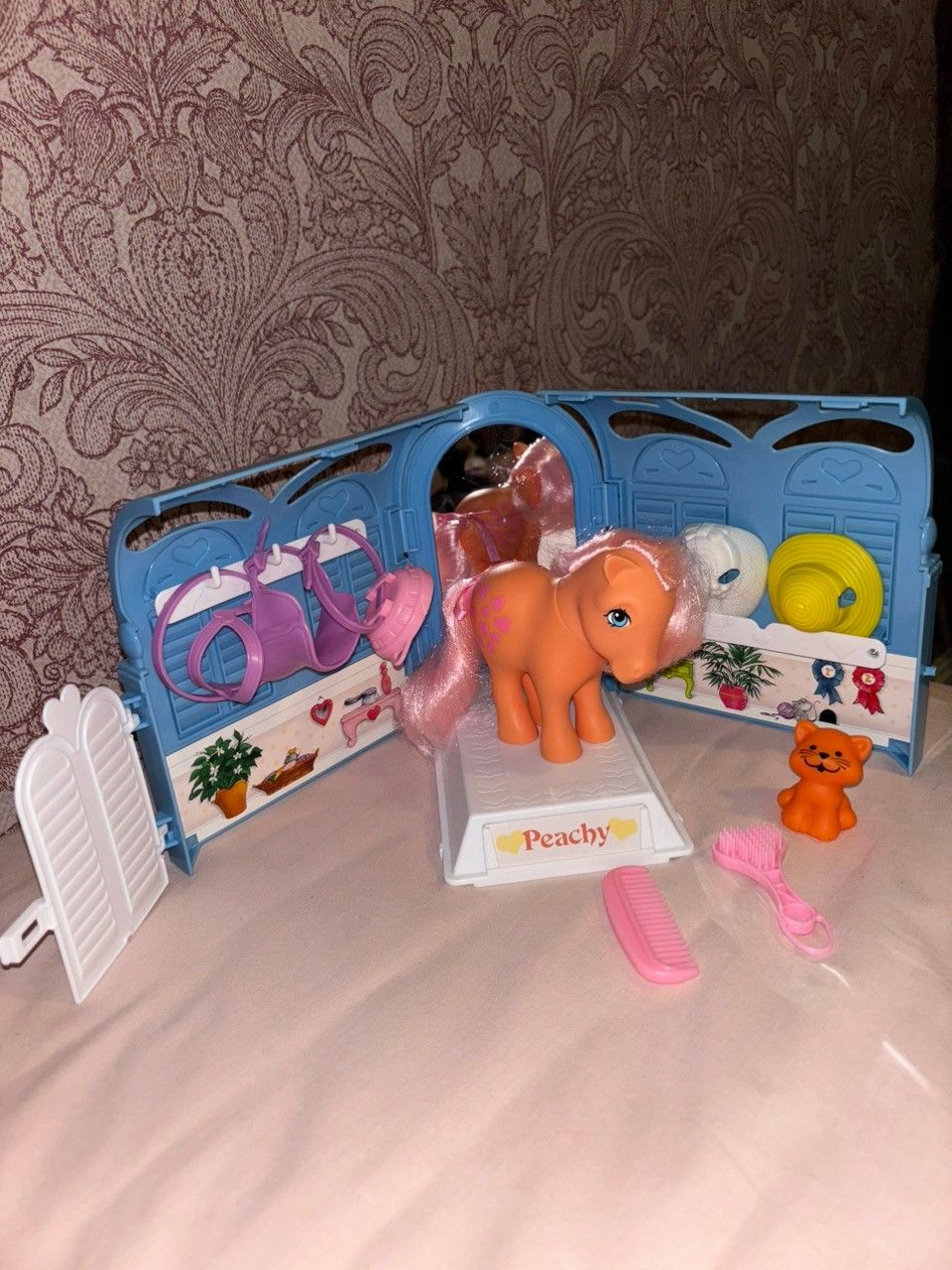 My Little Pony Peachy G1 Pretty Parlor -setti (Basic Fun)