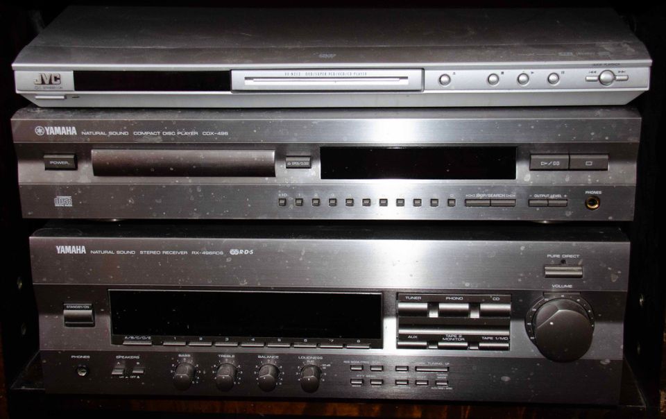 Yamaha stereovahvistin RX 496 ja cd-soitin CDX 496