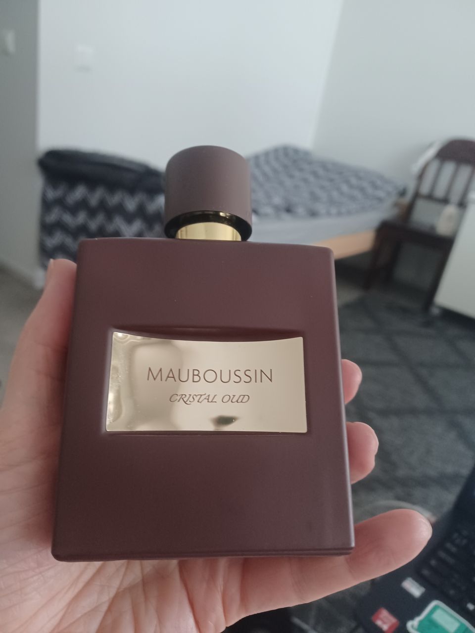 Hajuvesi Mauboussin Cristal Oud, Ranska