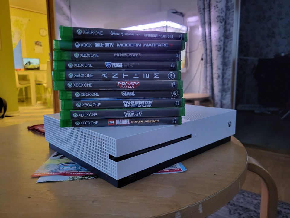 Xbox one s 380gb +10 peliä