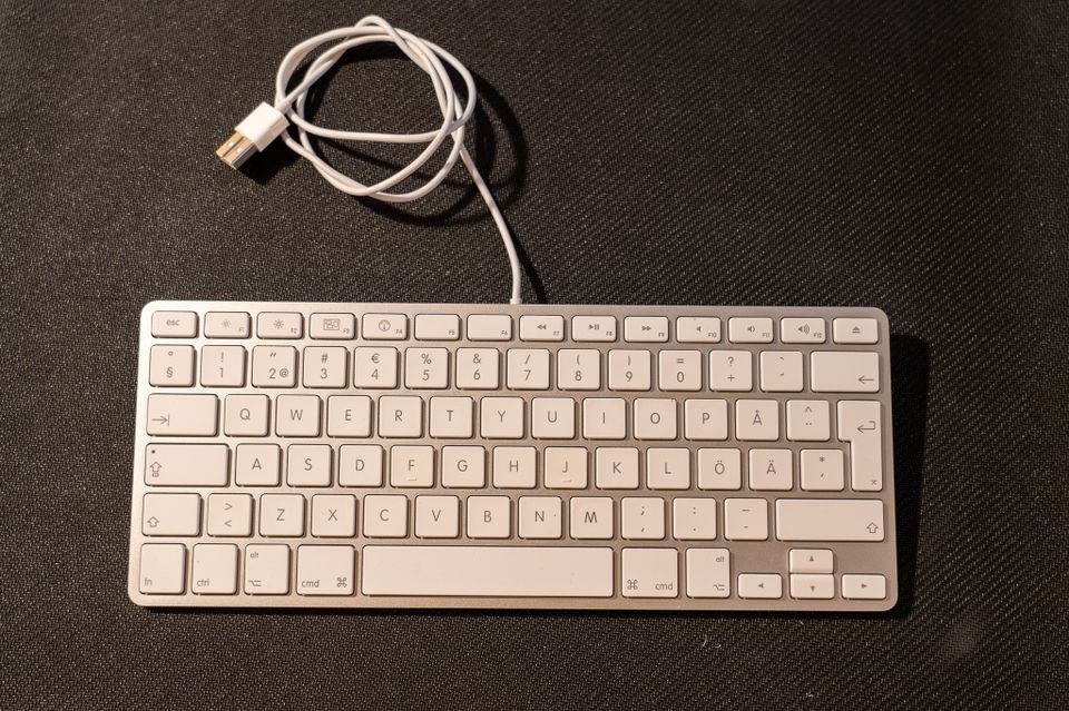 Apple Magic Keyboard, Langallinen