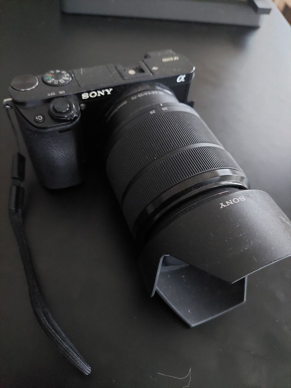 Sony a6000 kamera + sony fe 3.5 - 5.6 / 28-70mm objekti