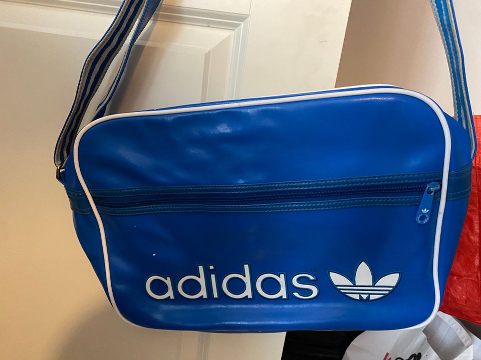 Adidas laukku