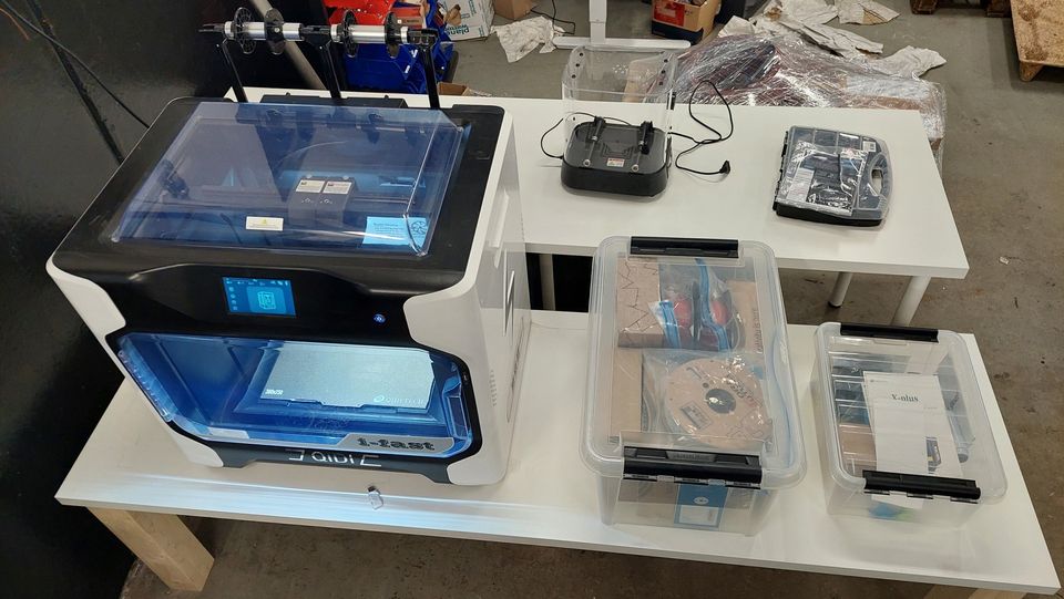 3D-tulostin Qidi Tech iFast ja varusteita