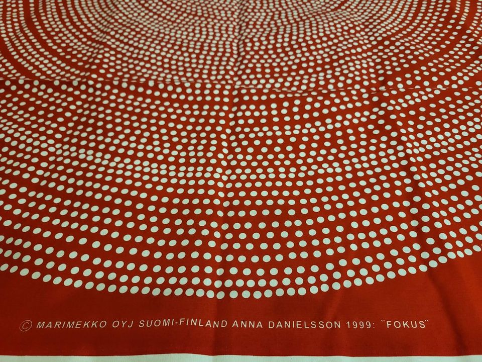 Marimekko Fokus punainen kangaspala 145x140cm