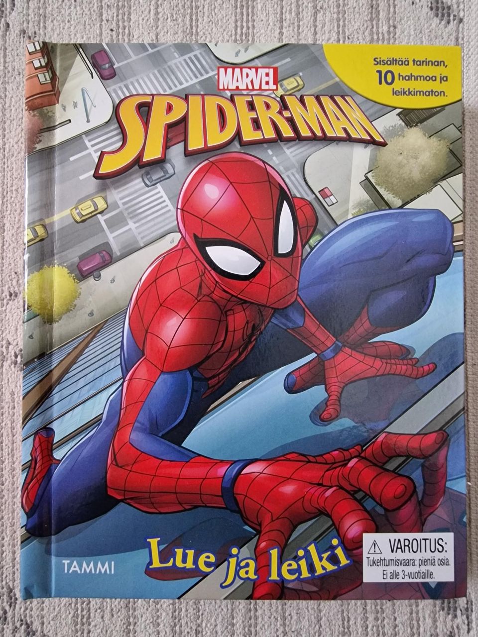 Spiderman kirja leluilla