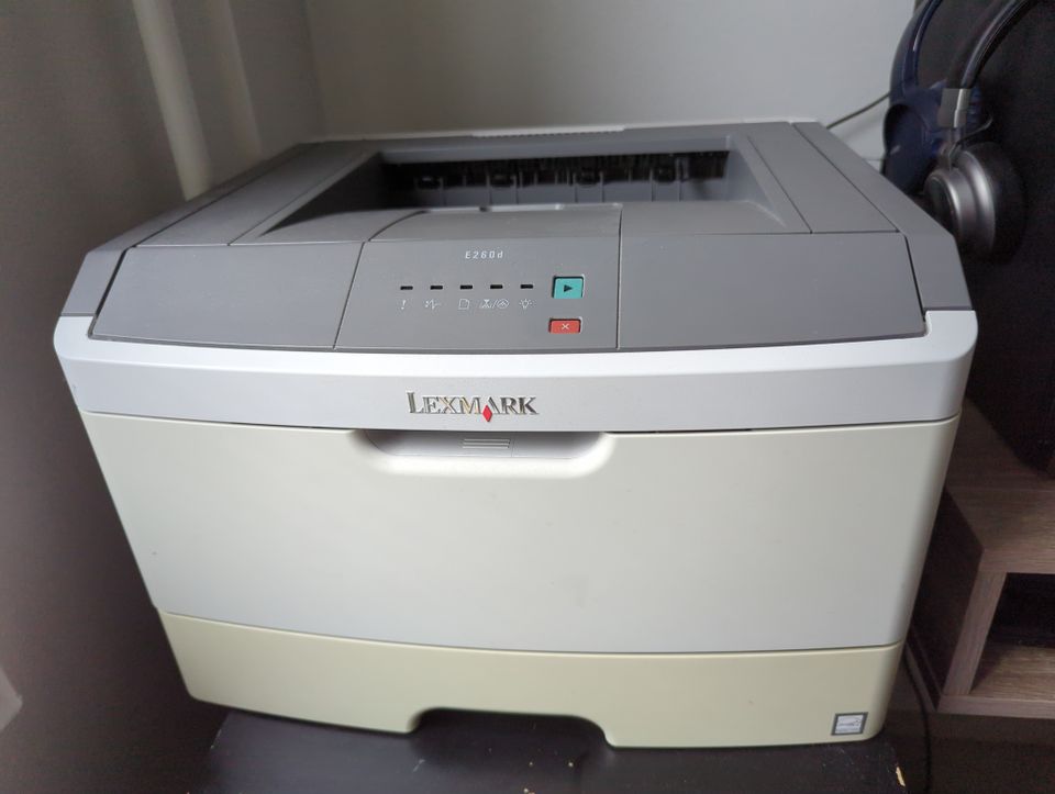 Lexmark mustalaser printteri