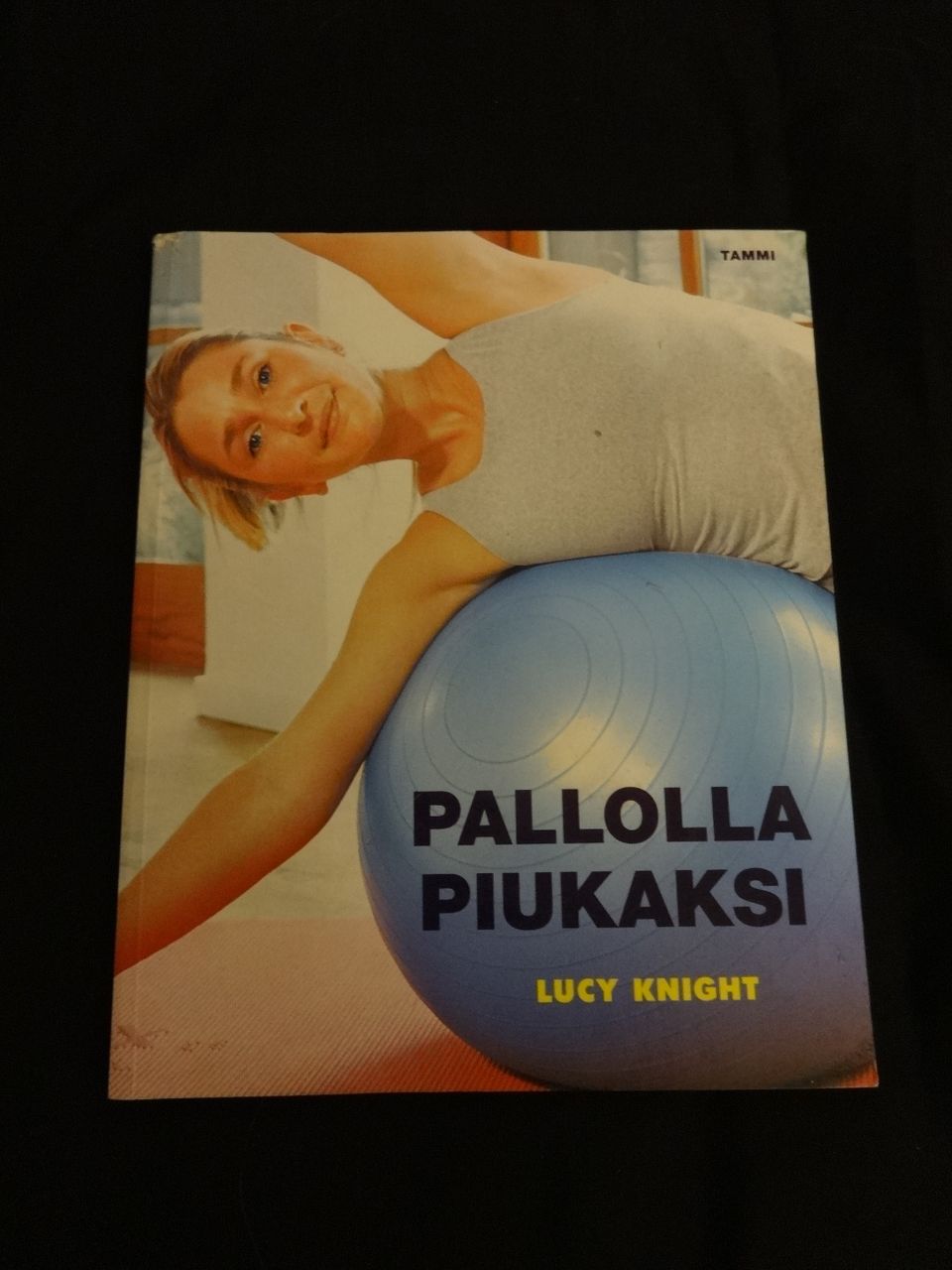 Pallolla piukaks - Lucy Knight