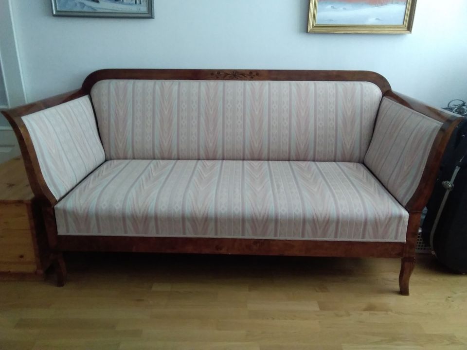 Antiikki sohva, kunnostettu