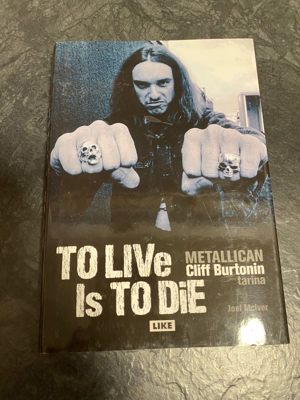 To Live is To Die, Metallican Cliff Burtonin tarina