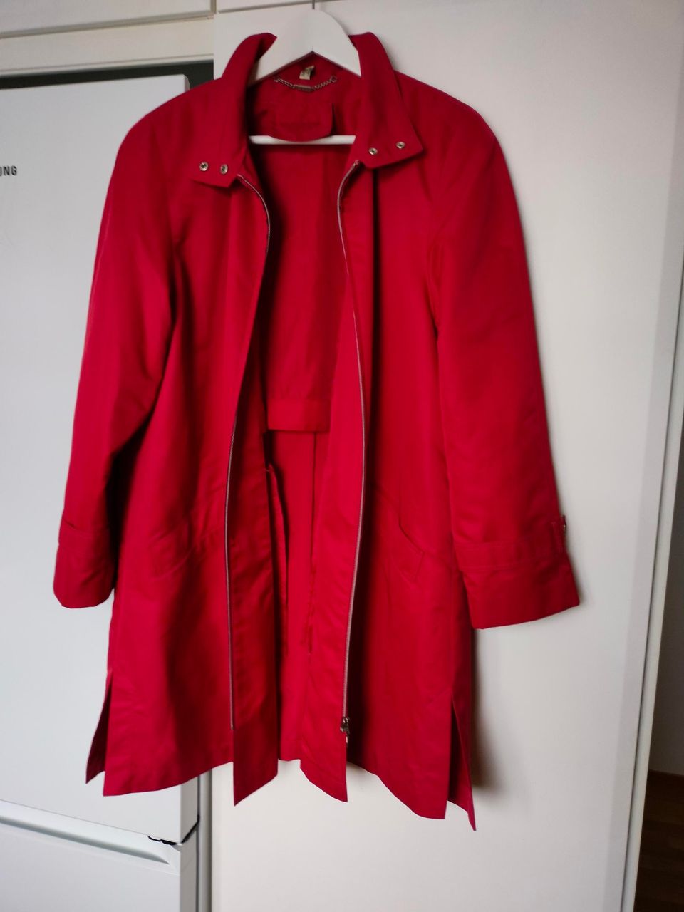 Punainen retro kevät- takki
