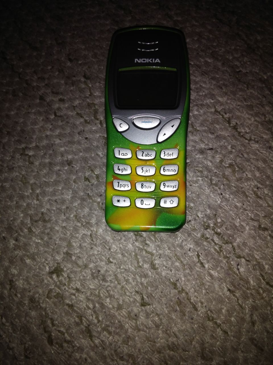 Nokia 3210 tyyppi NSE-8, vanha känny