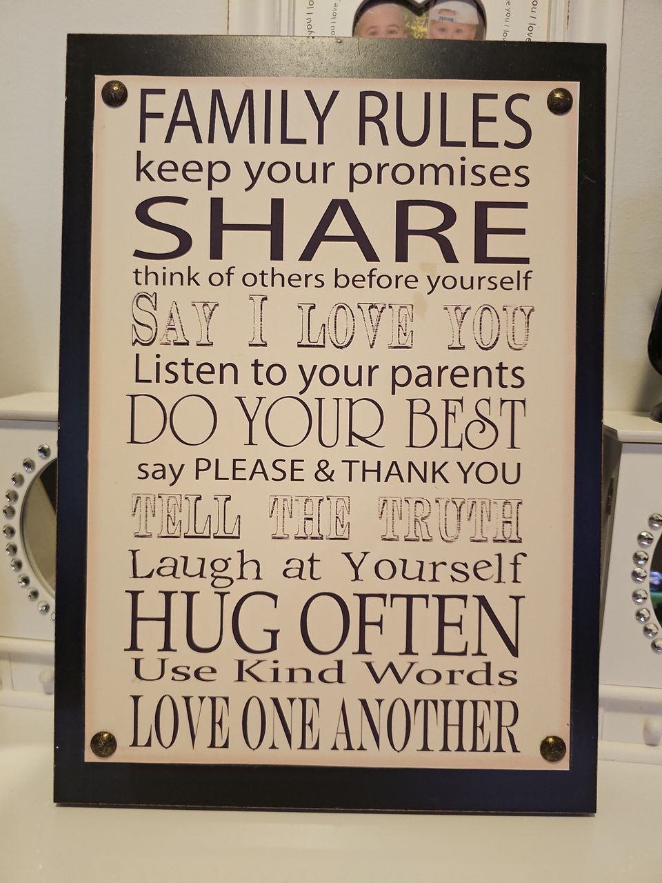 Sisustustaulu Family rules