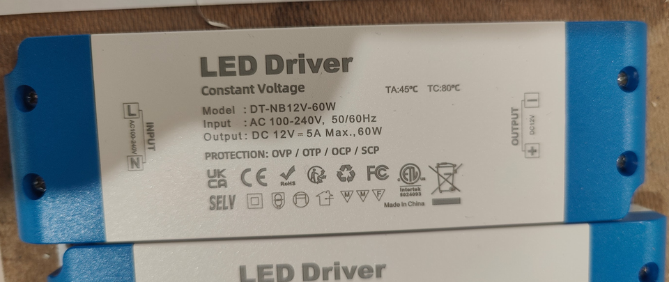 Uusia LED-muuntajia 60W 12V valolistaan ja nauhalle (6kpl)