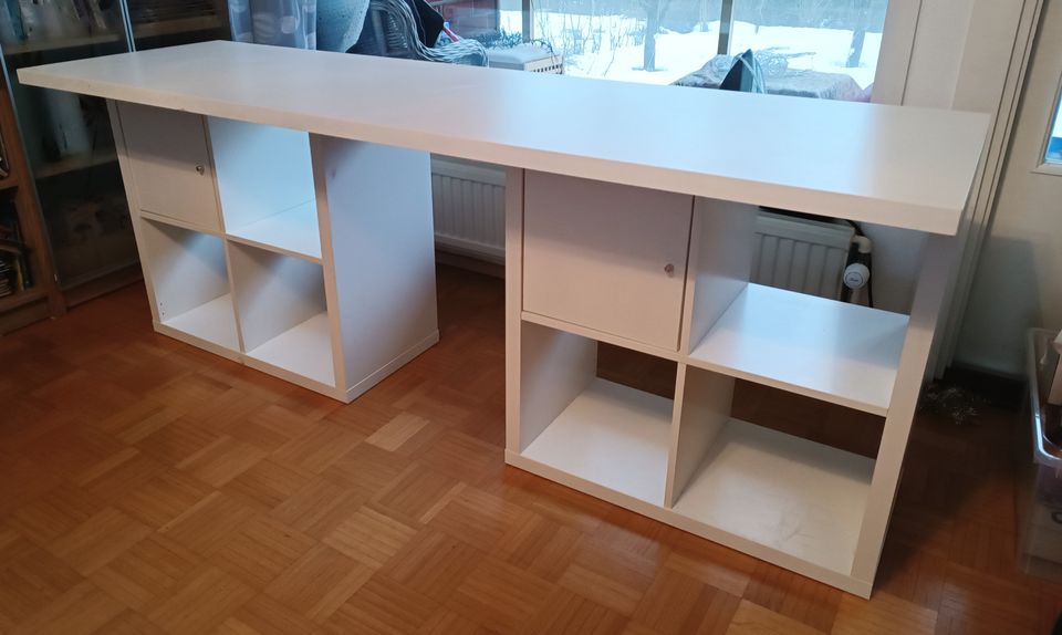 IKEA kokonaisuus (Pöytätaso, hyllyt ja ovet)