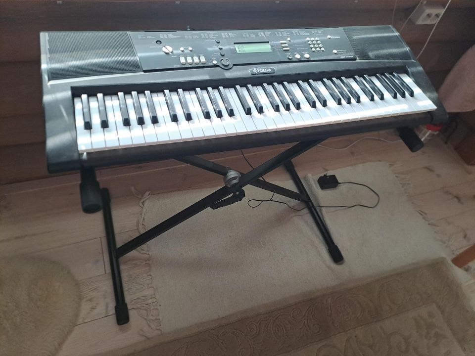 Yamaha EZ-220 kosketinsoitin