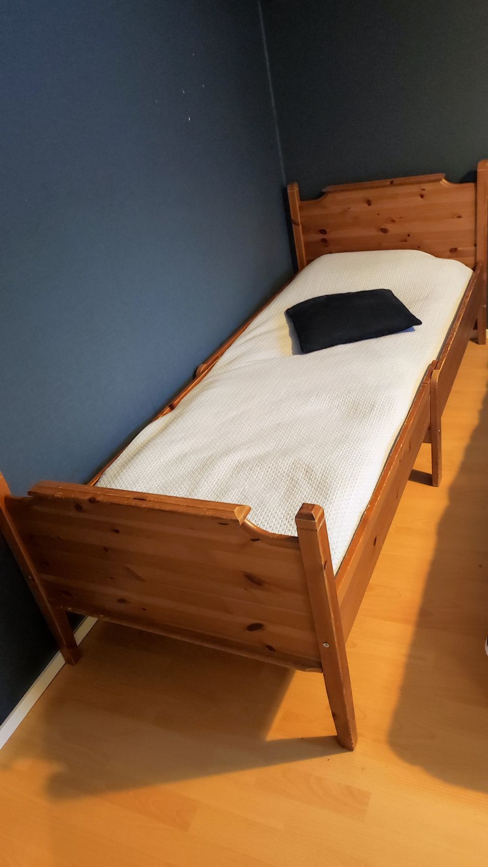 Jatkettava sänky (139cm-180cm)