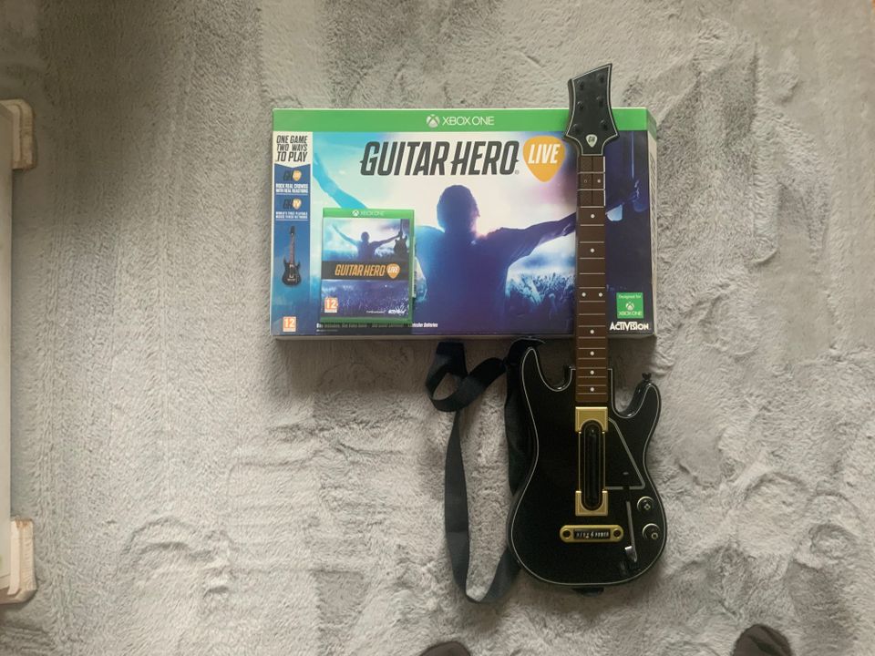 Xbox one Guitar hero live. Peli+kitara.