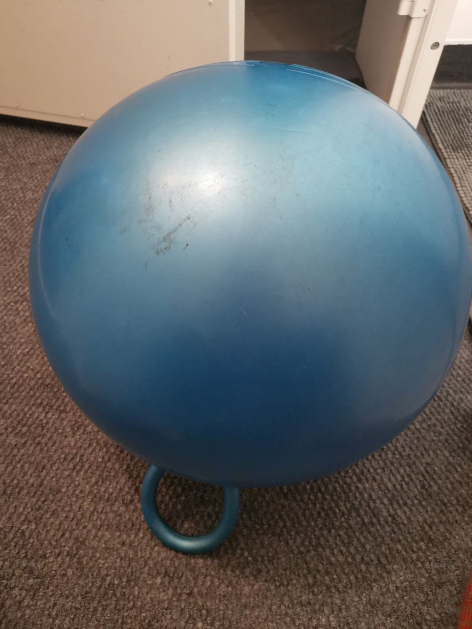 Pomppupallo noin 50 cm halkaisija