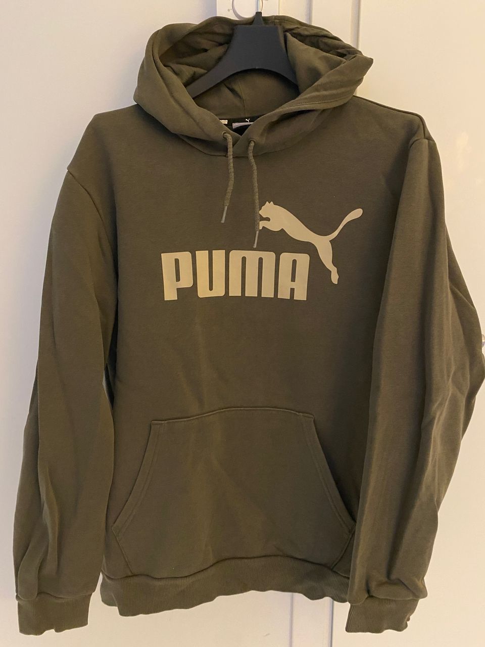 Puma huppari, M