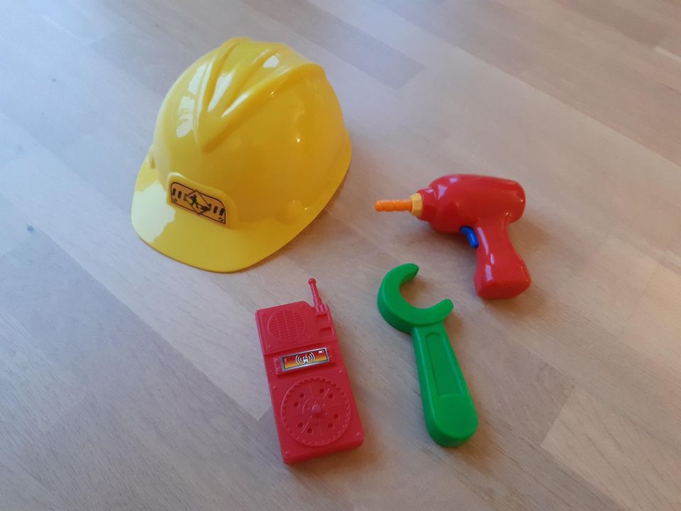 Työmiehen kypärä ja työkalut