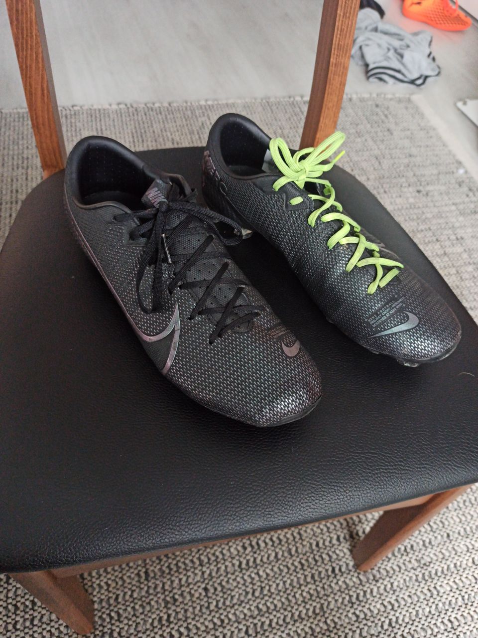 Nike Mercurial (nurmi) koko 42