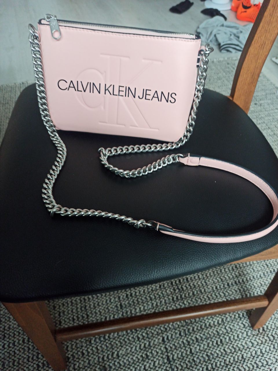 Calvin Klein olkalaukku pinkki