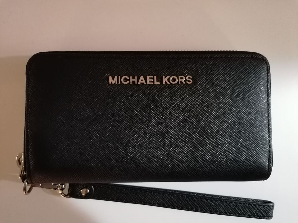 Michael Kors musta lompakko -sis pk
