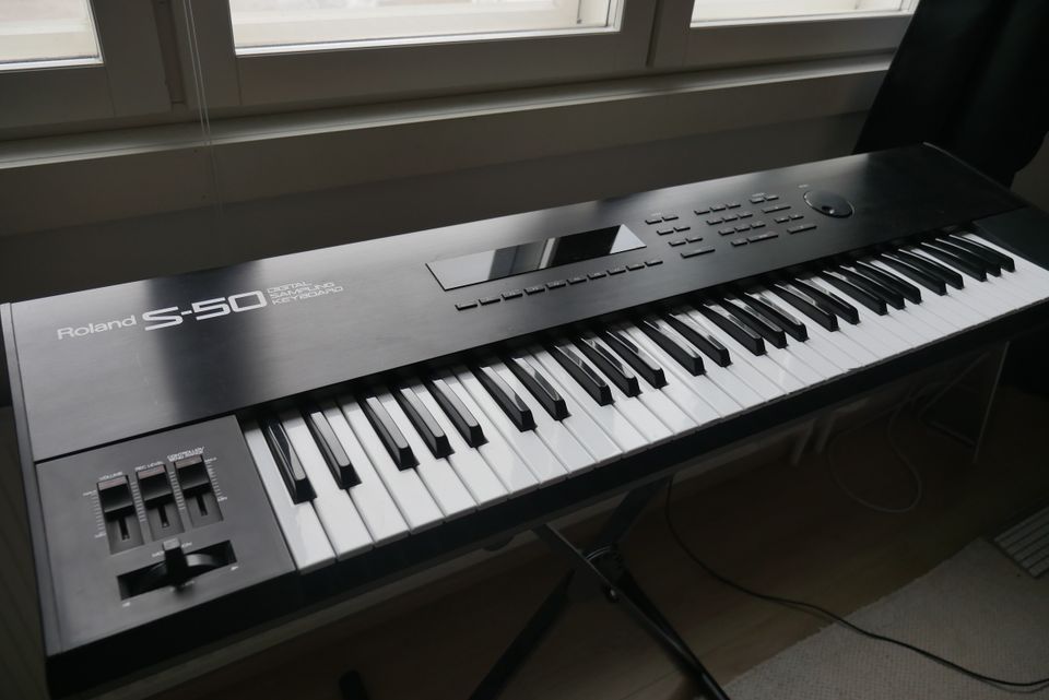 Roland S-50 sampleri