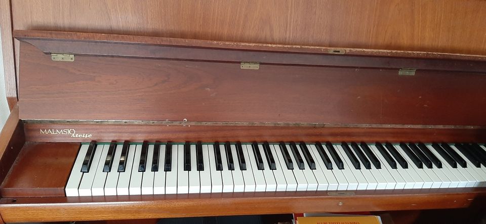 Piano ja tuoli