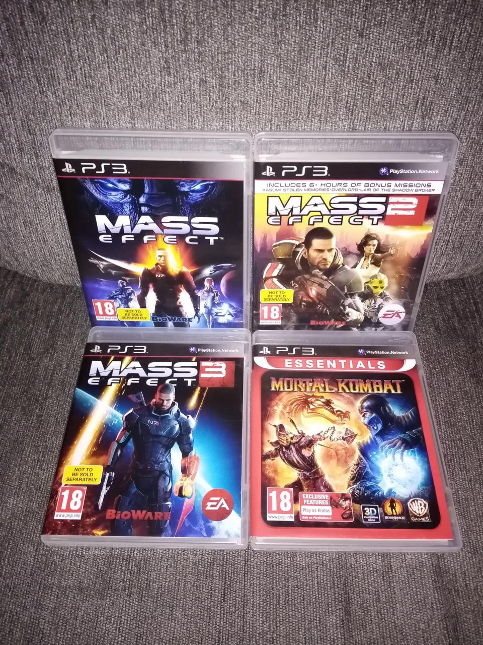 Mass Effect trilogy ja Mortal kombat Ps3 pelit