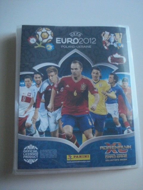 Panini Euro 2012 kortteja kansiolla