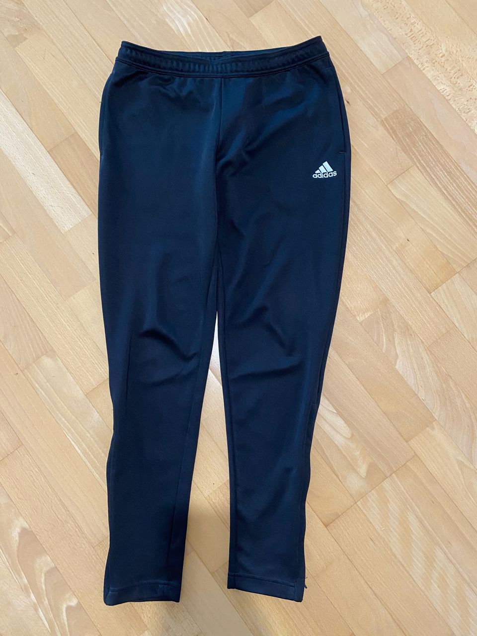 Adidas mustat verryttelyhousut, 36/S