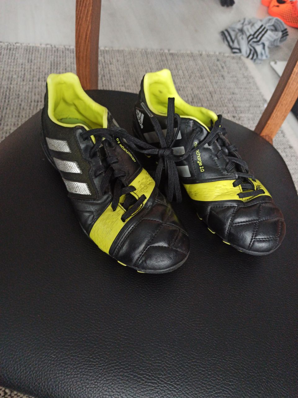 Adidas nitrocharge 2.0 (tekonurmi) koko 36