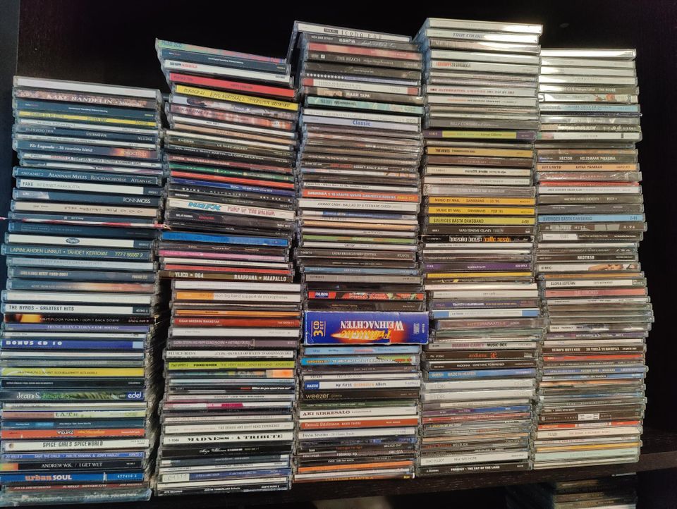 CD levyjä tosi paljon alk. 1€ kpl tai kaikki 500€