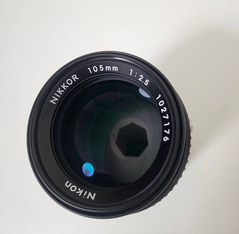 Nikkor 105mm f/2.5 AI-S lens