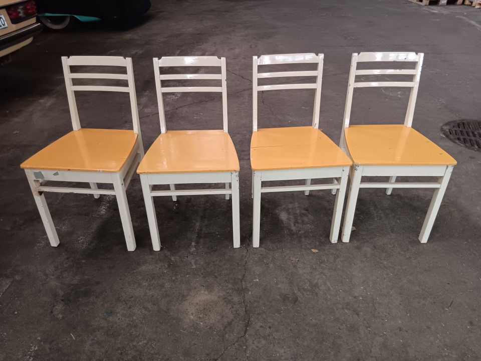 Myydään vanhat tuolit
