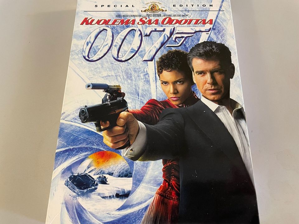 JAMES BOND 007 Kuolema saa odottaa DVD Special Edition KUIN UUSI