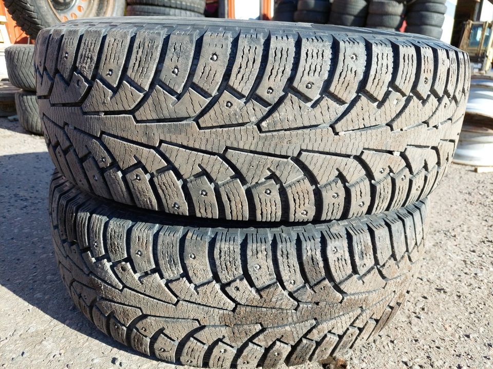 Nokian 235/75R15 nastarenkaat 2kpl